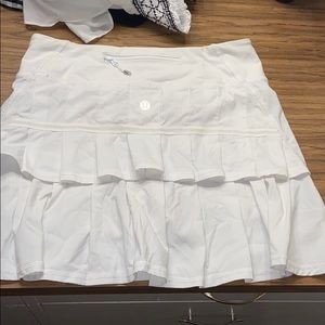 Lulu lemon Size 2 white tennis skirt